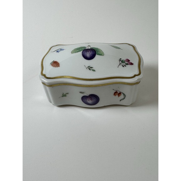 Richard Ginori Signed Fruit & Floral Porcelain Jewelry Casket Trinket Box Italy - Picture 1 of 7